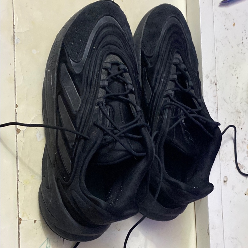 Men's Black Athletic Shoes